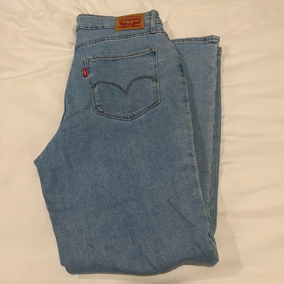 WORN LEVI SKINNY JEANS LIGHT WASH W/ RIPS - Picture 1 of 3
